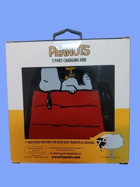 Peanuts - Snoopy (2026) 3 Port Charging Hub (2-USB-A Ports & 1-USB-C Port)